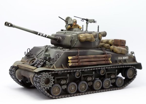 ITALERI M4A3E8 Sherman Tank Fury 6529 1:35 Military Model Kit 