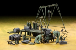 German Field Maintenance Team With Equipment -  37023-model-kits-Hobbycorner
